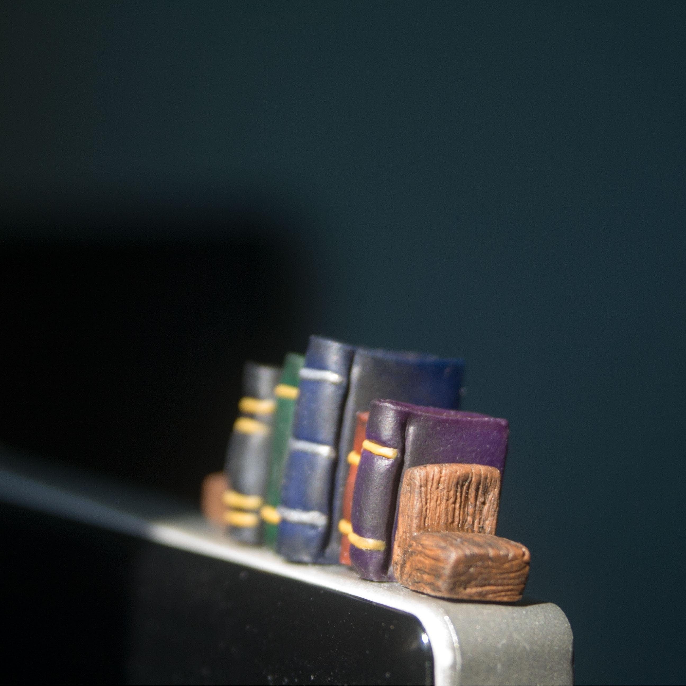 Bookshelf Monitor Topper